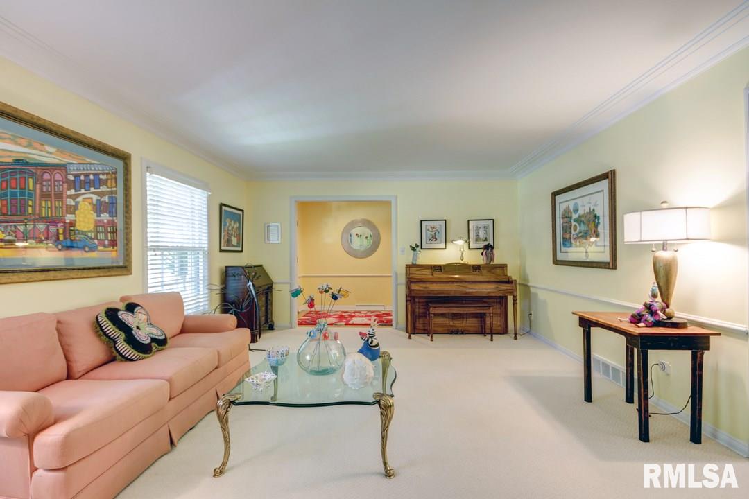 2130 Huntleigh Road Springfield, IL 62704 - Photo 3 of 28