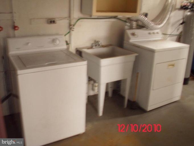 6712 Kelly Road Warrenton, VA 20187 - Photo 22 of 25 Laundry Area 1