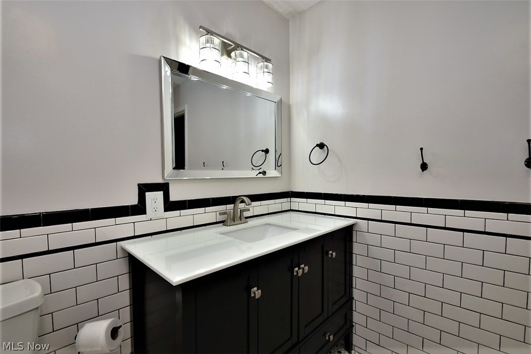 1765 Oakes Road Broadview Heights, OH 44147 - Photo 22 of 28 Second Floor Bath
