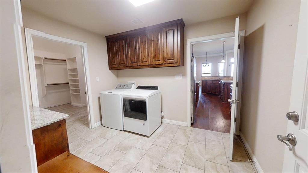 2918 Willow Ridge Circle Granbury, TX 76049 - Photo 13 of 33