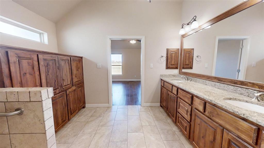 2918 Willow Ridge Circle Granbury, TX 76049 - Photo 16 of 33