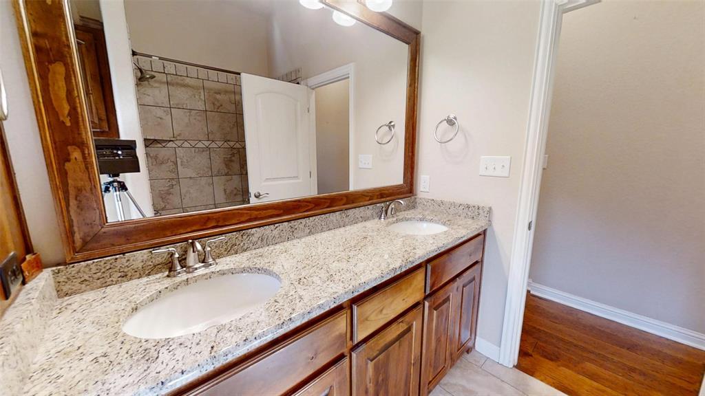 2918 Willow Ridge Circle Granbury, TX 76049 - Photo 22 of 33 Hall bathroom