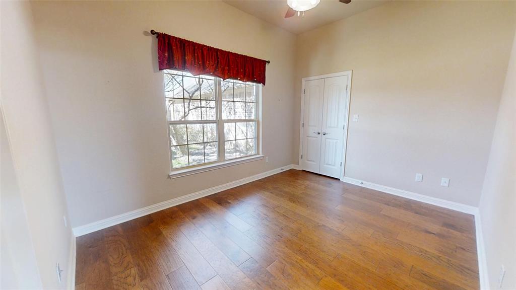 2918 Willow Ridge Circle Granbury, TX 76049 - Photo 5 of 33