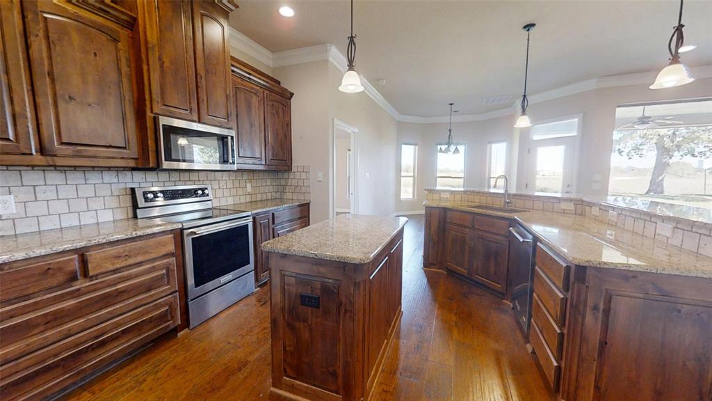 2918 Willow Ridge Circle Granbury, TX 76049 - Photo 10 of 33