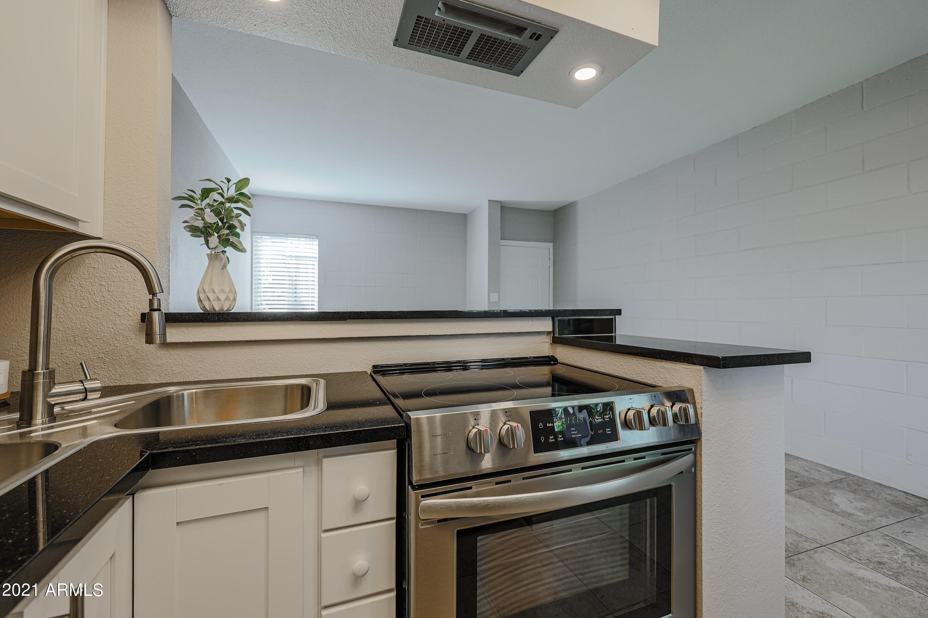 4041 East Camelback Road, Unit 3 Phoenix, AZ 85018 - Photo 11 of 22 New Stainless Stove