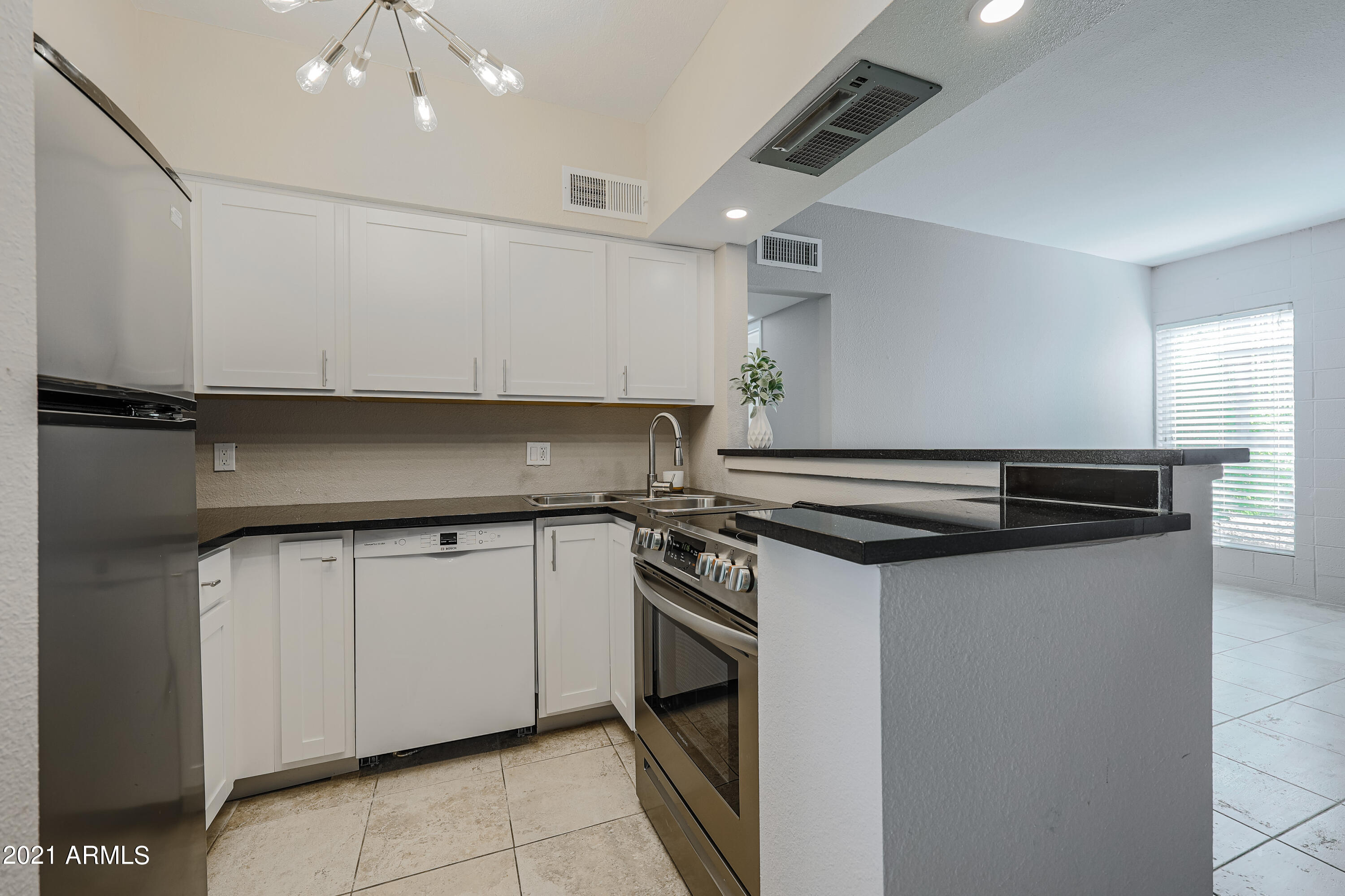 4041 East Camelback Road, Unit 3 Phoenix, AZ 85018 - Photo 12 of 22 New Kitchen
