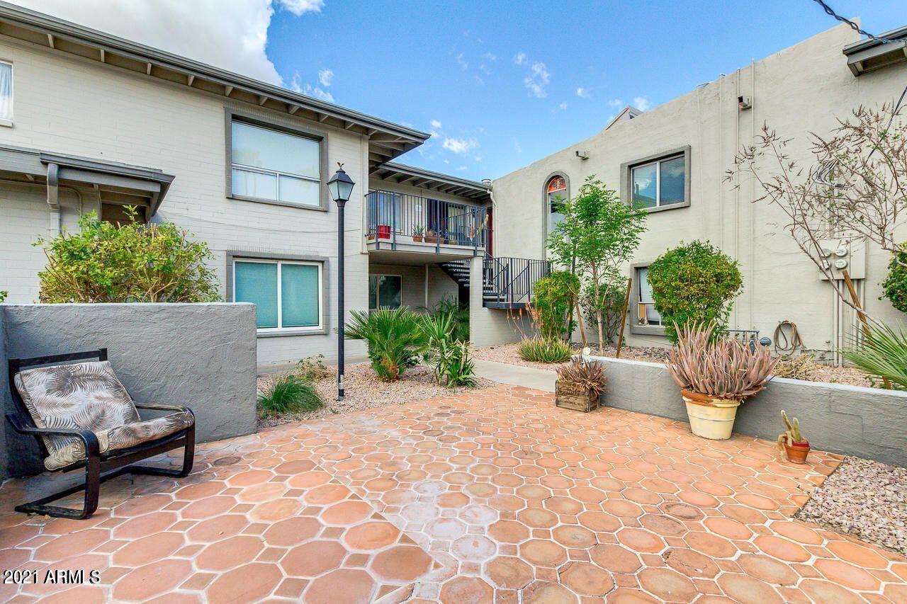 4041 East Camelback Road, Unit 3 Phoenix, AZ 85018 - Photo 2 of 22 Building courtyard