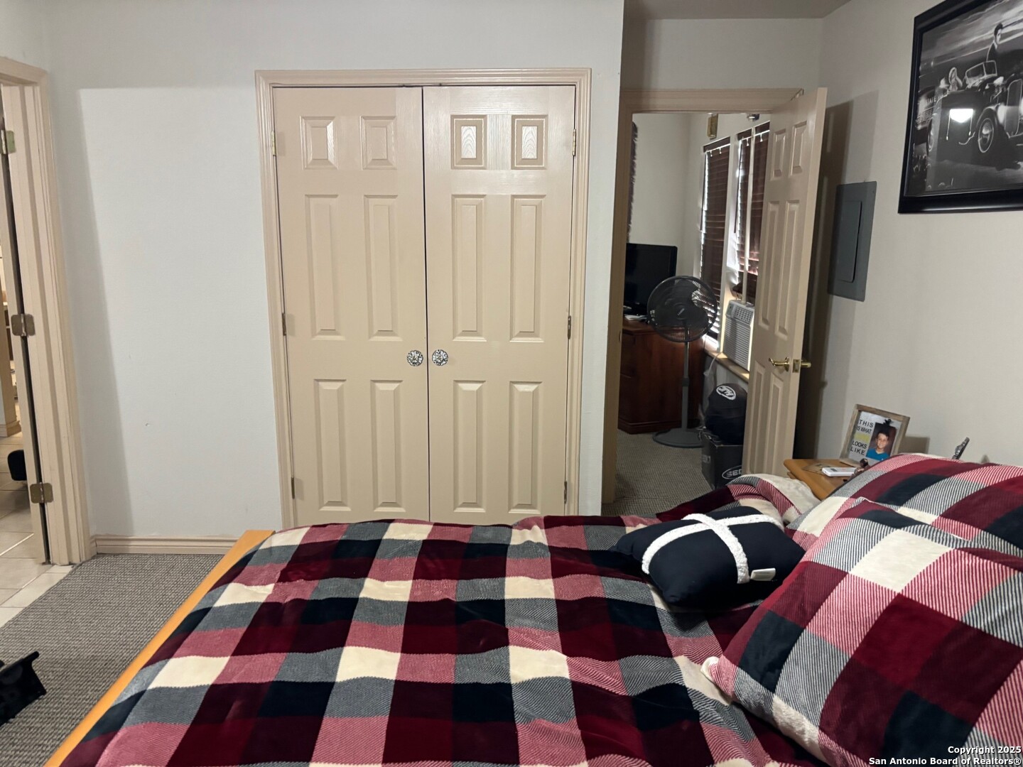 952 Madrona Road Pipe Creek, TX 78063 - Photo 12 of 33 a room with a black white checkered floor with a gaming machine and a rug