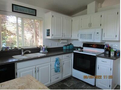 1240 Southwest Sailfish Loop Waldport, OR 97394 - Photo 3 of 29 Kitchen