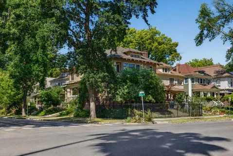 $889,000 | 2301 Capitol Avenue, Sacramento, CA 95816