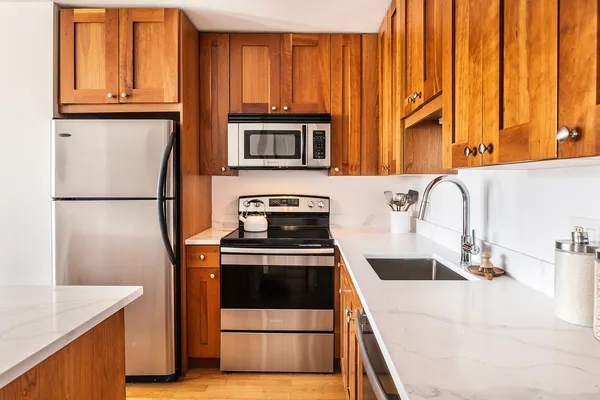 $275,000 | 450 West Briar Place, Unit 7G, Chicago, IL 60657