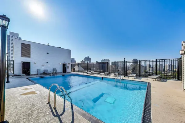 $275,000 | 450 West Briar Place, Unit 7G, Chicago, IL 60657