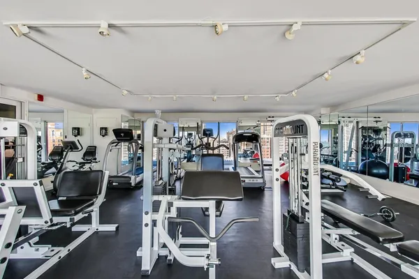 $275,000 | 450 West Briar Place, Unit 7G, Chicago, IL 60657