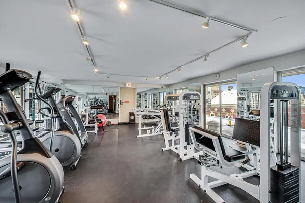 $275,000 | 450 West Briar Place, Unit 7G, Chicago, IL 60657