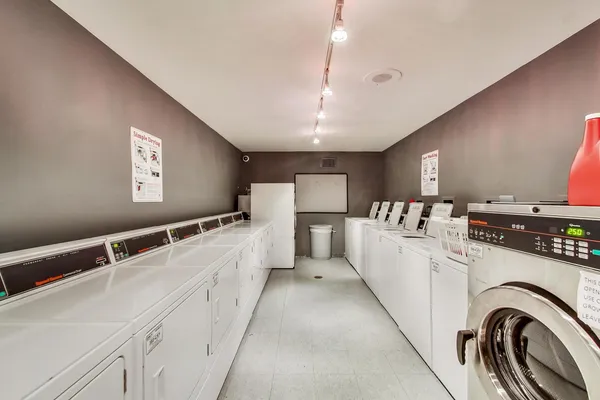 $275,000 | 450 West Briar Place, Unit 7G, Chicago, IL 60657