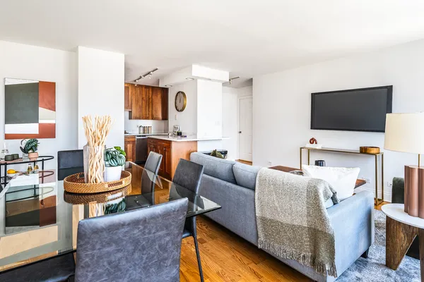 $275,000 | 450 West Briar Place, Unit 7G, Chicago, IL 60657