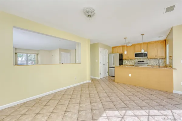 $450,000 | 110 Creekside Circle, Spring Valley, NY 10977