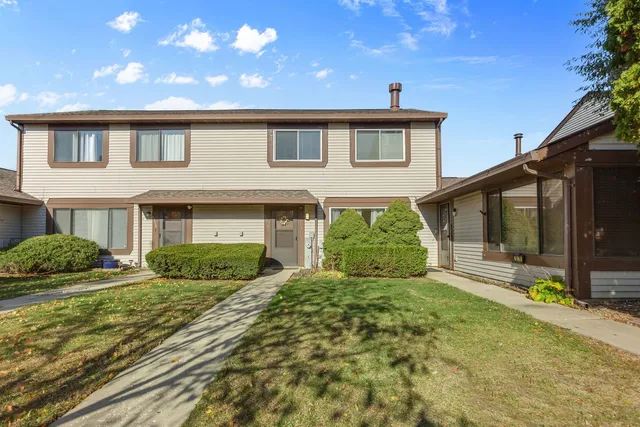 $250,000 | 1373 Ct Maria, Hanover Park, IL 60133