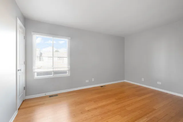 $250,000 | 1373 Ct Maria, Hanover Park, IL 60133