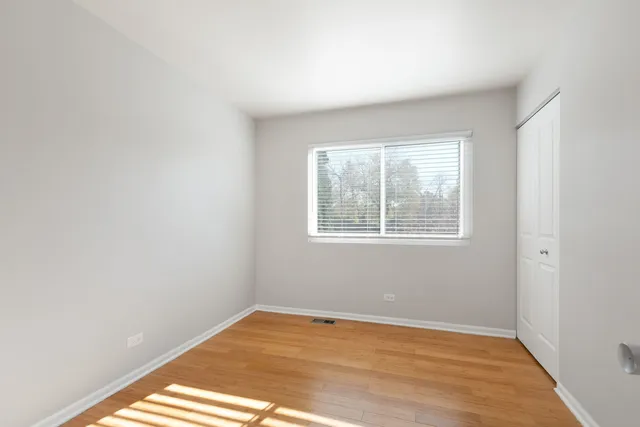 $250,000 | 1373 Ct Maria, Hanover Park, IL 60133