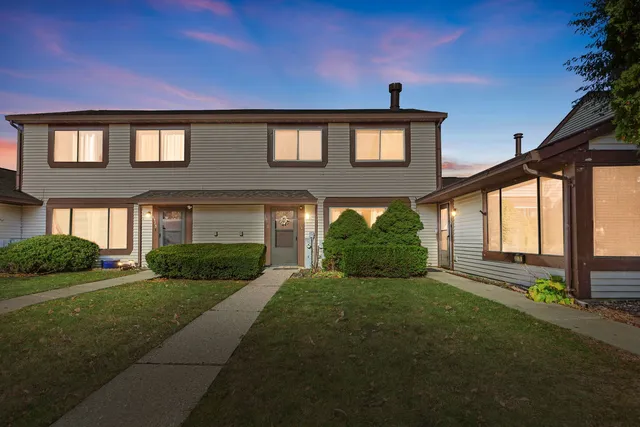 $250,000 | 1373 Ct Maria, Hanover Park, IL 60133