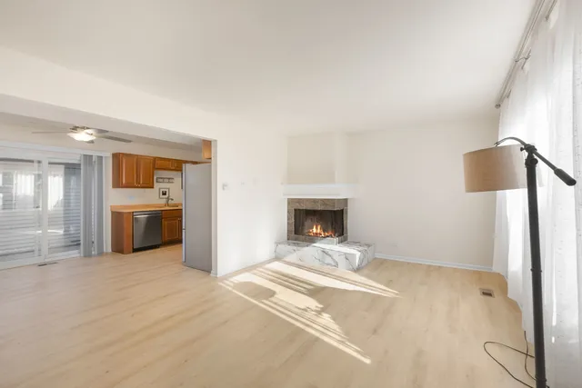 $250,000 | 1373 Ct Maria, Hanover Park, IL 60133