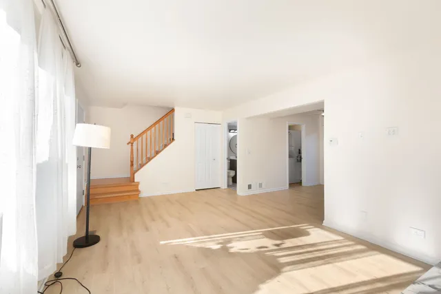 $250,000 | 1373 Ct Maria, Hanover Park, IL 60133