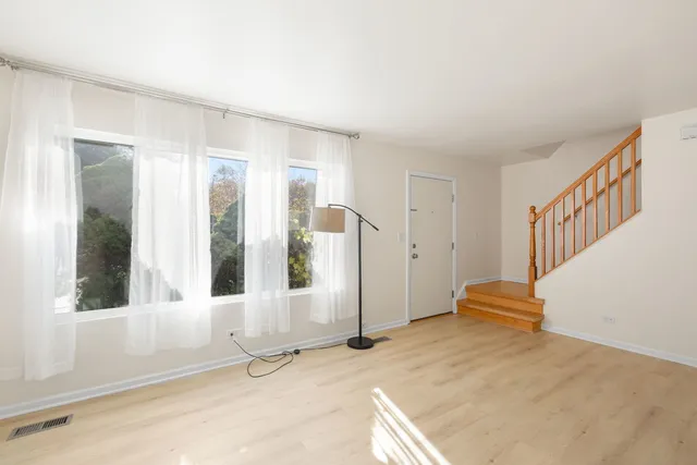 $250,000 | 1373 Ct Maria, Hanover Park, IL 60133