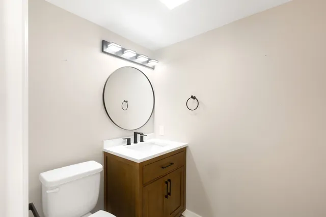 $250,000 | 1373 Ct Maria, Hanover Park, IL 60133