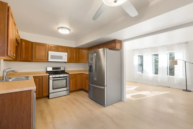 $250,000 | 1373 Ct Maria, Hanover Park, IL 60133