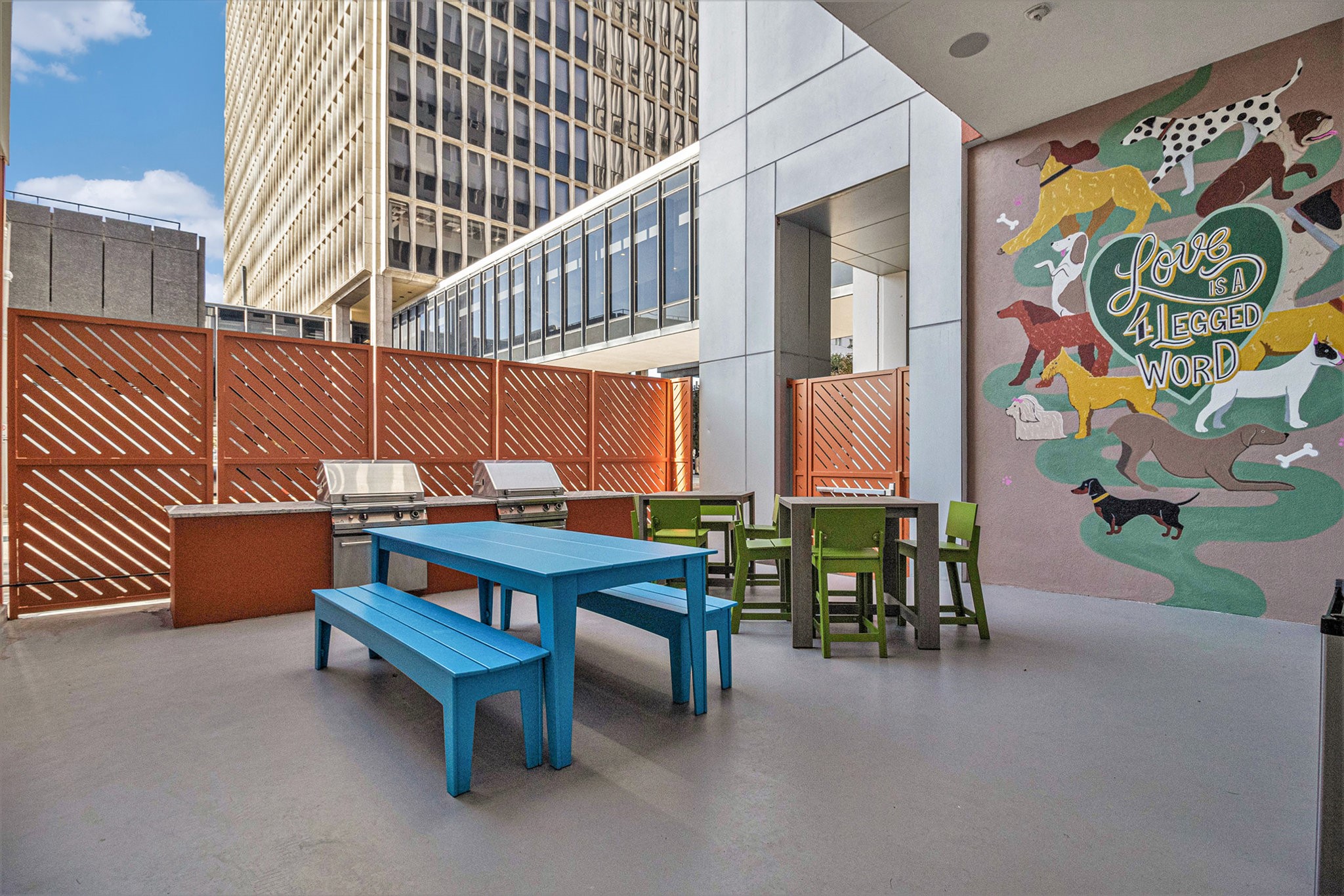 1801 Smith Street, Unit 1814 Houston, TX 77002 - Photo 22 of 24 a view of a chairs and table in a patio