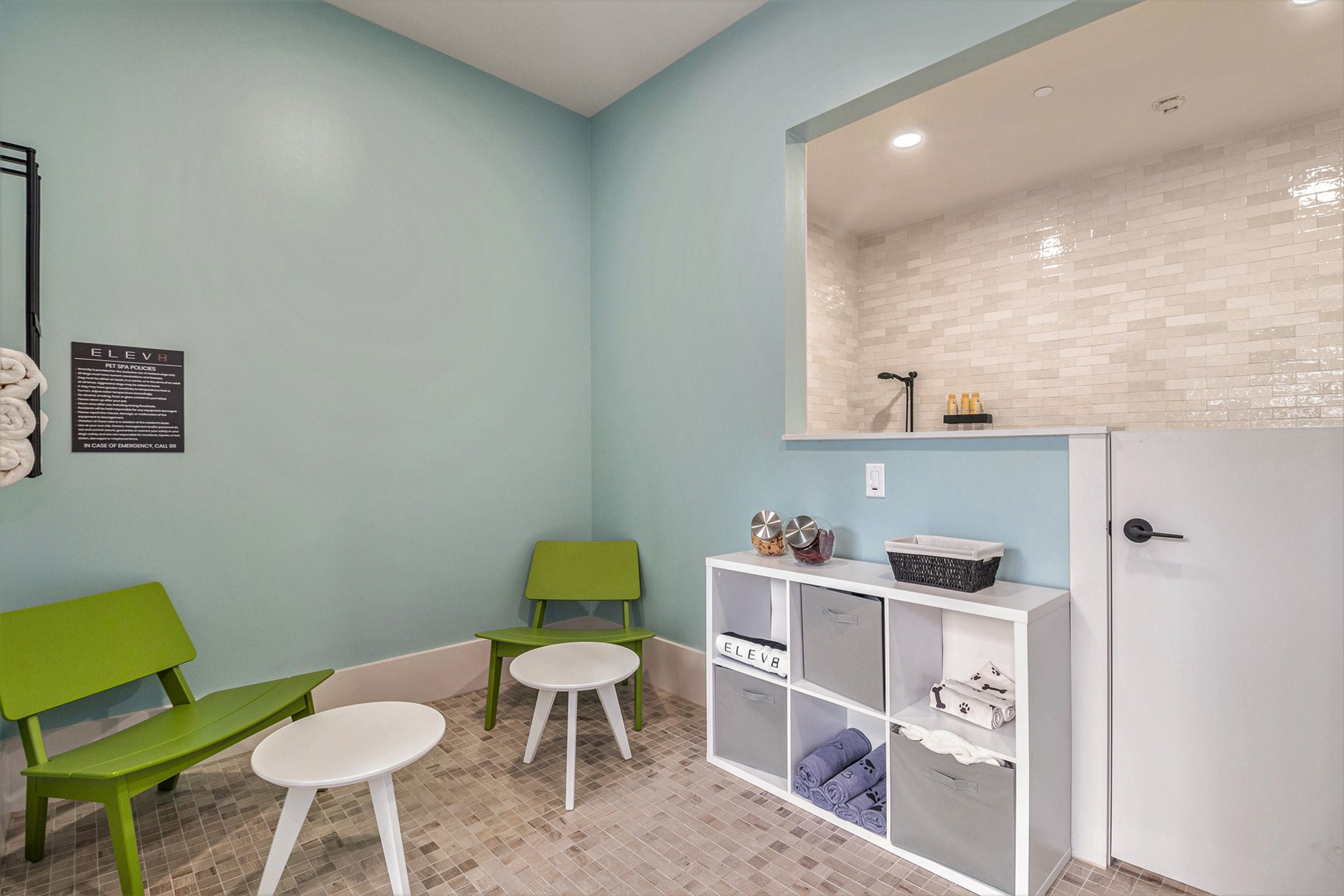 1801 Smith Street, Unit 1814 Houston, TX 77002 - Photo 23 of 24 a view of a workspace with furniture