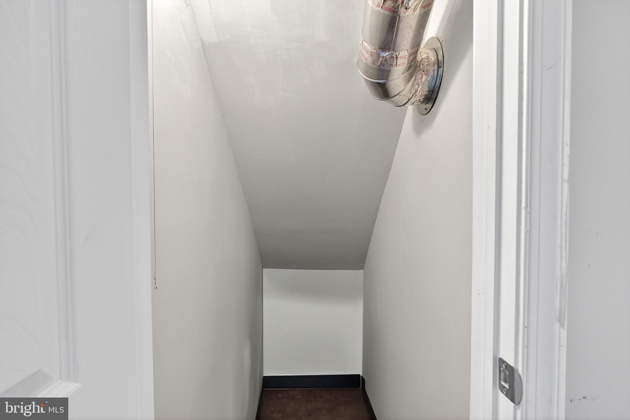 7 Gull Turn Newark, DE 19702 - Photo 17 of 29 a bathroom with a shower