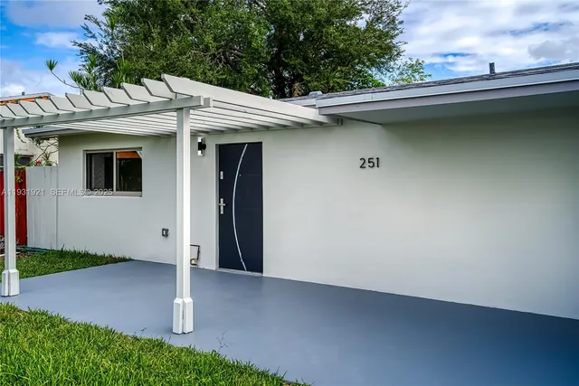 an aerial view of a house having yard
