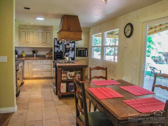2206 Northeast Shepard Road Bend, OR 97701 - Photo 5 of 24 Additional Photo