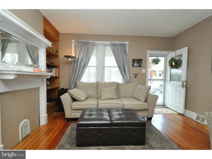 331 Rector Street Philadelphia, PA 19128 - Photo 7 of 19 Living Room