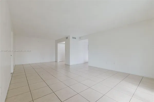 $2,450 | 2020 Northwest 119th Street, Unit 1122, Miami, FL 33167