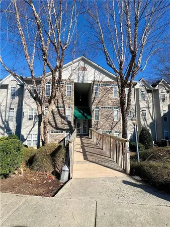$1,600 | 3001 Greystone Point, Unit F, Greensboro, NC 27410