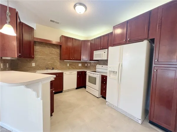 $1,600 | 3001 Greystone Point, Unit F, Greensboro, NC 27410