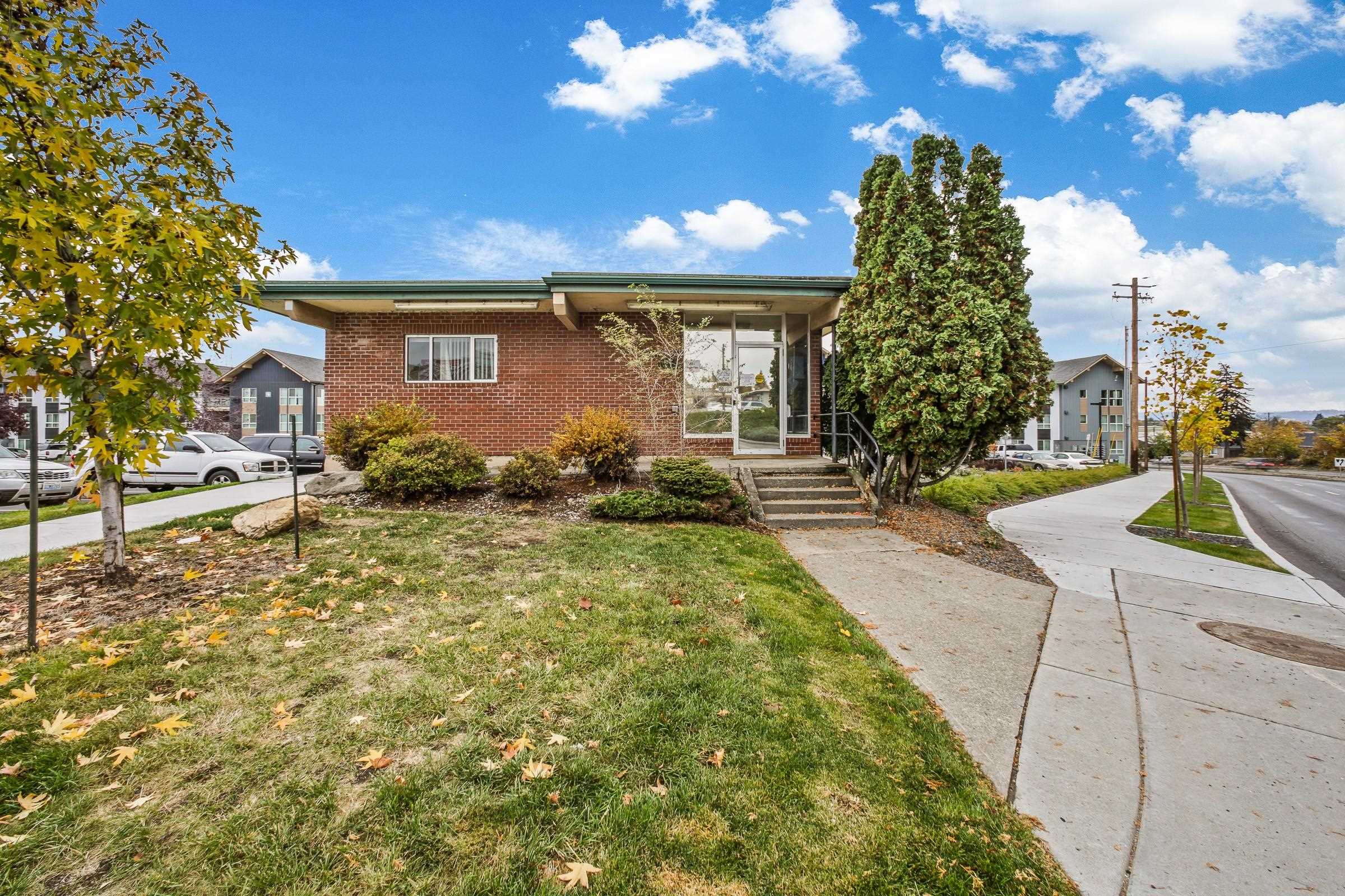 920 East Wolverton Court Spokane, WA 99207 - Photo 2 of 24