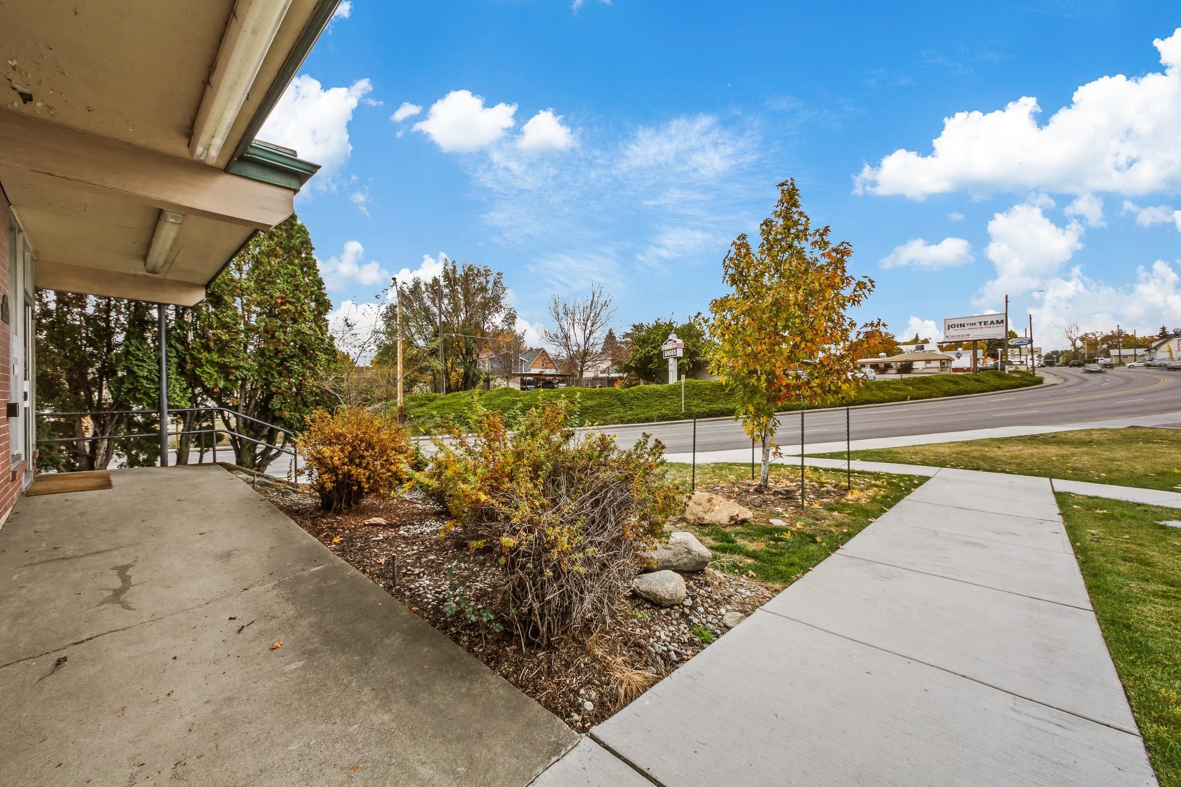 920 East Wolverton Court Spokane, WA 99207 - Photo 3 of 24