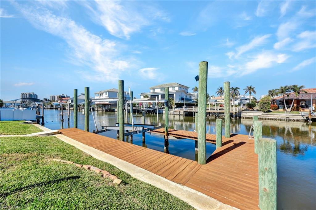 373 Egret Avenue Naples, FL 34108 - Photo 3 of 35