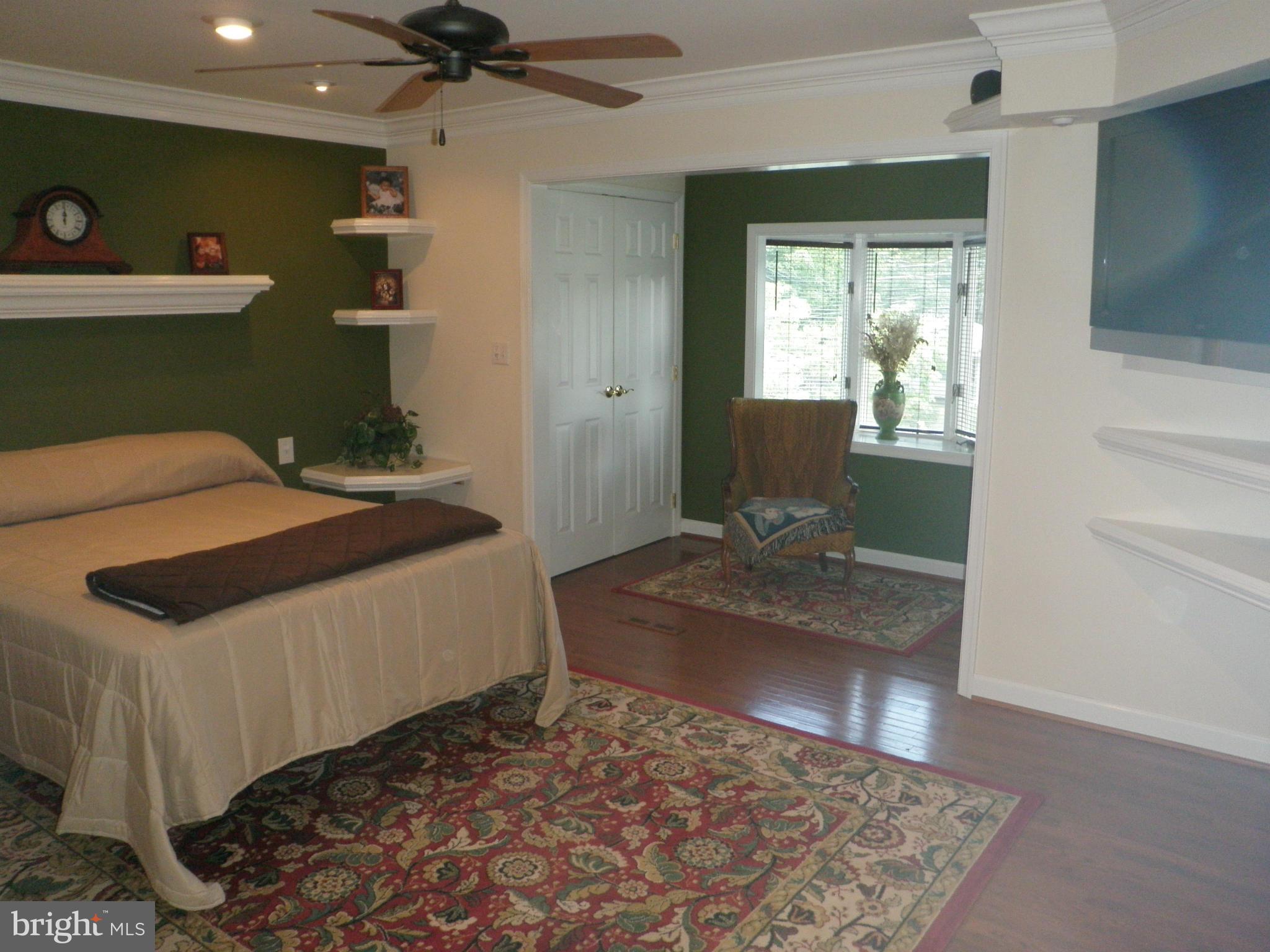 1608 Colony Road Pasadena, MD 21122 - Photo 16 of 30 First floor second Master bedroom