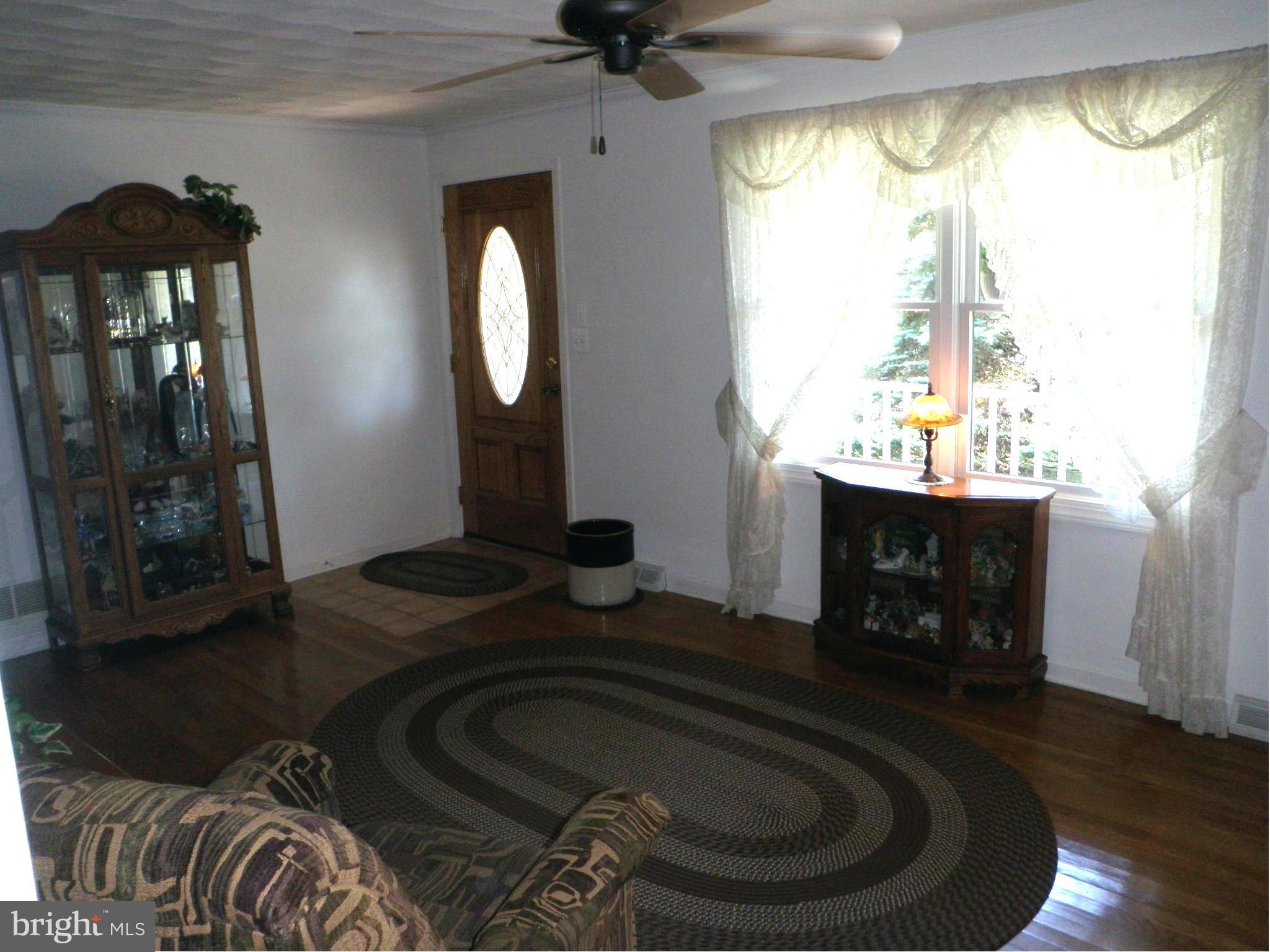 1608 Colony Road Pasadena, MD 21122 - Photo 5 of 30 Living Room