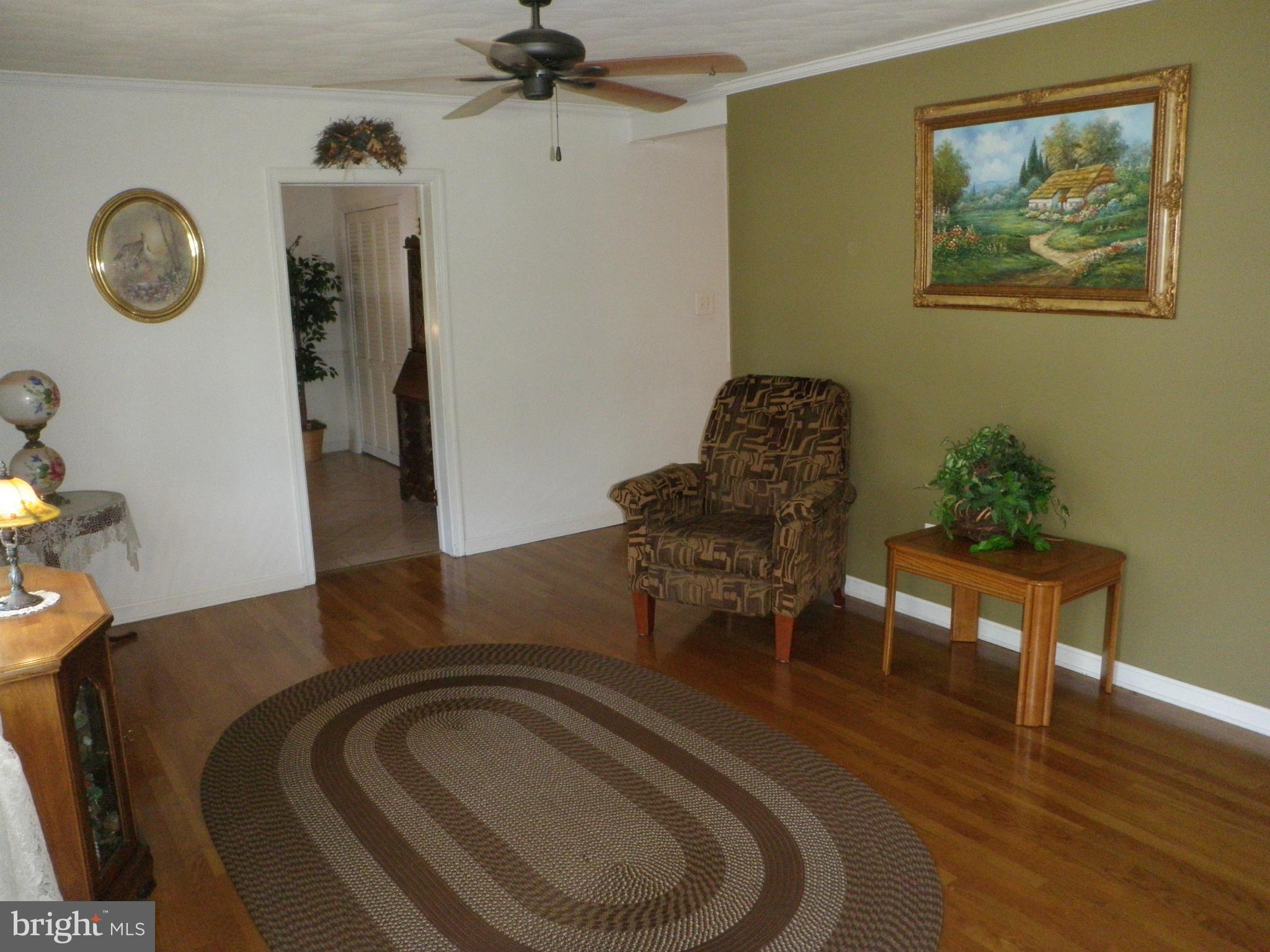 1608 Colony Road Pasadena, MD 21122 - Photo 6 of 30 Living Room
