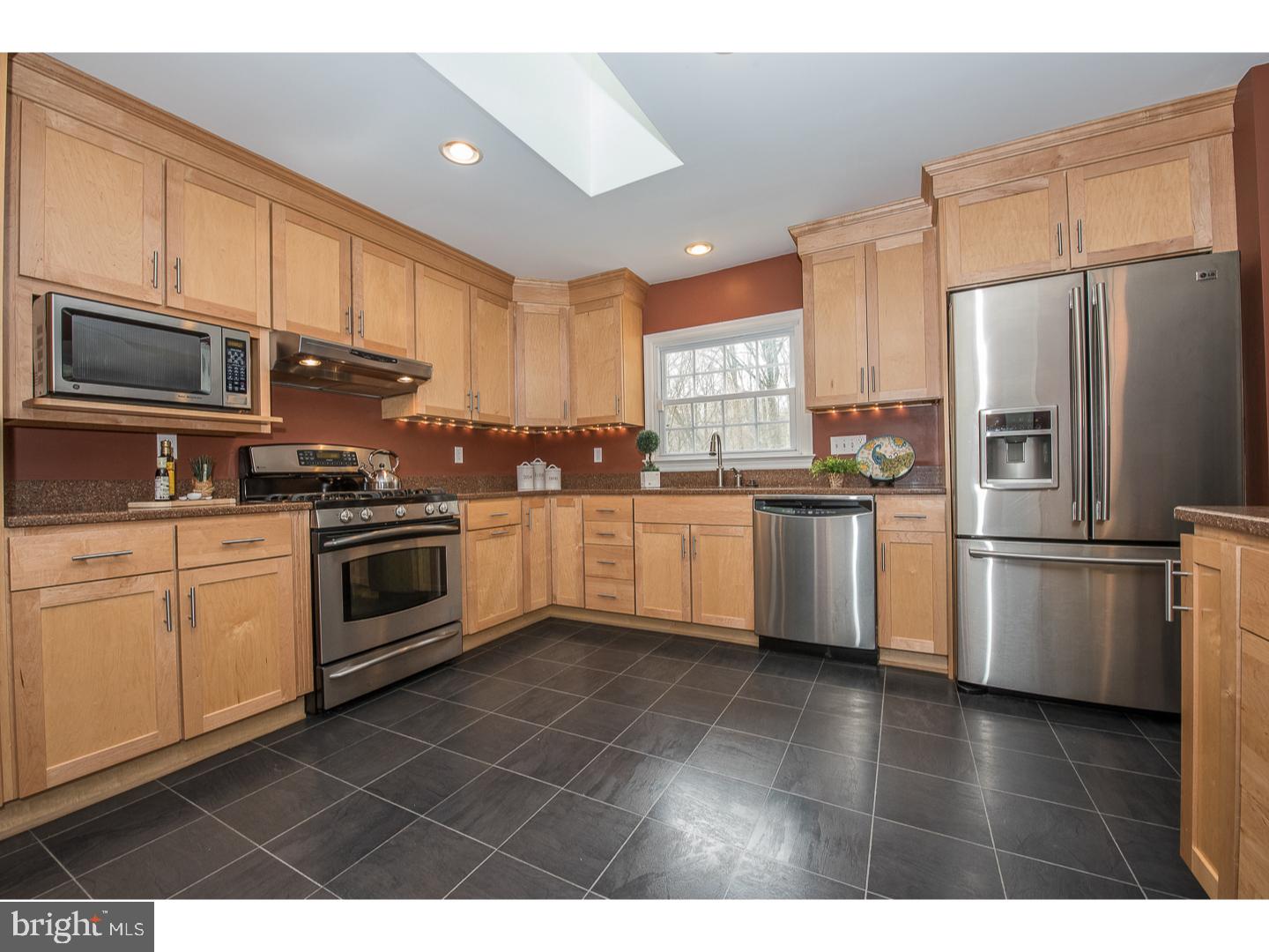 201 Knoll Road Wallingford, PA 19086 - Photo 9 of 25