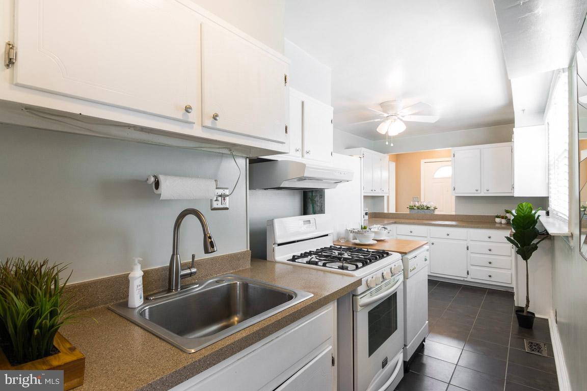 8120 Ridgely Oak Road Baltimore, MD 21234 - Photo 14 of 30