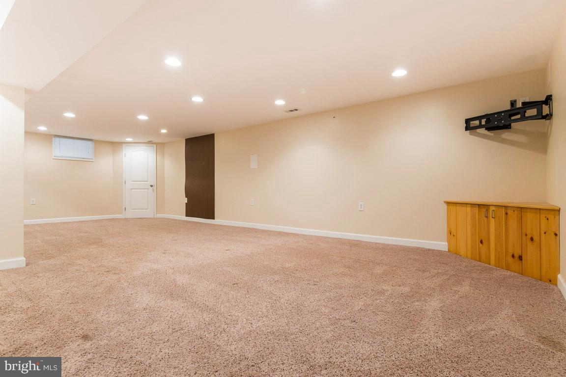 8120 Ridgely Oak Road Baltimore, MD 21234 - Photo 21 of 30