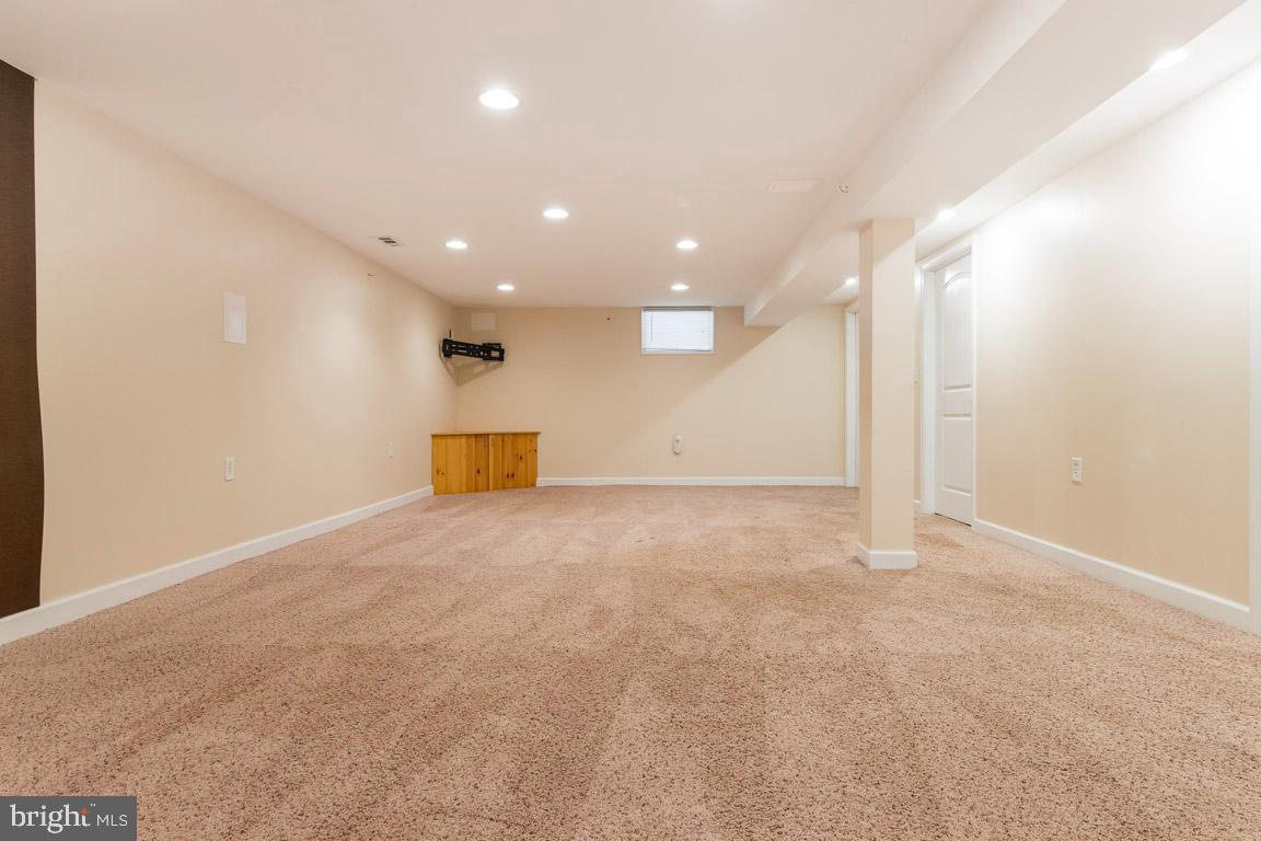 8120 Ridgely Oak Road Baltimore, MD 21234 - Photo 4 of 30