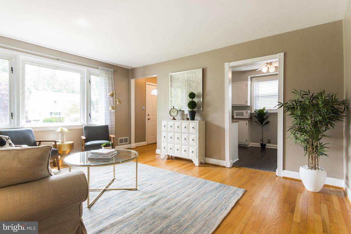 8120 Ridgely Oak Road Baltimore, MD 21234 - Photo 7 of 30